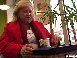 Շիկահերը ծիծ է տալիս
