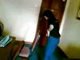 Շիկահեր մատը հարդքոր անալ ստանալիս